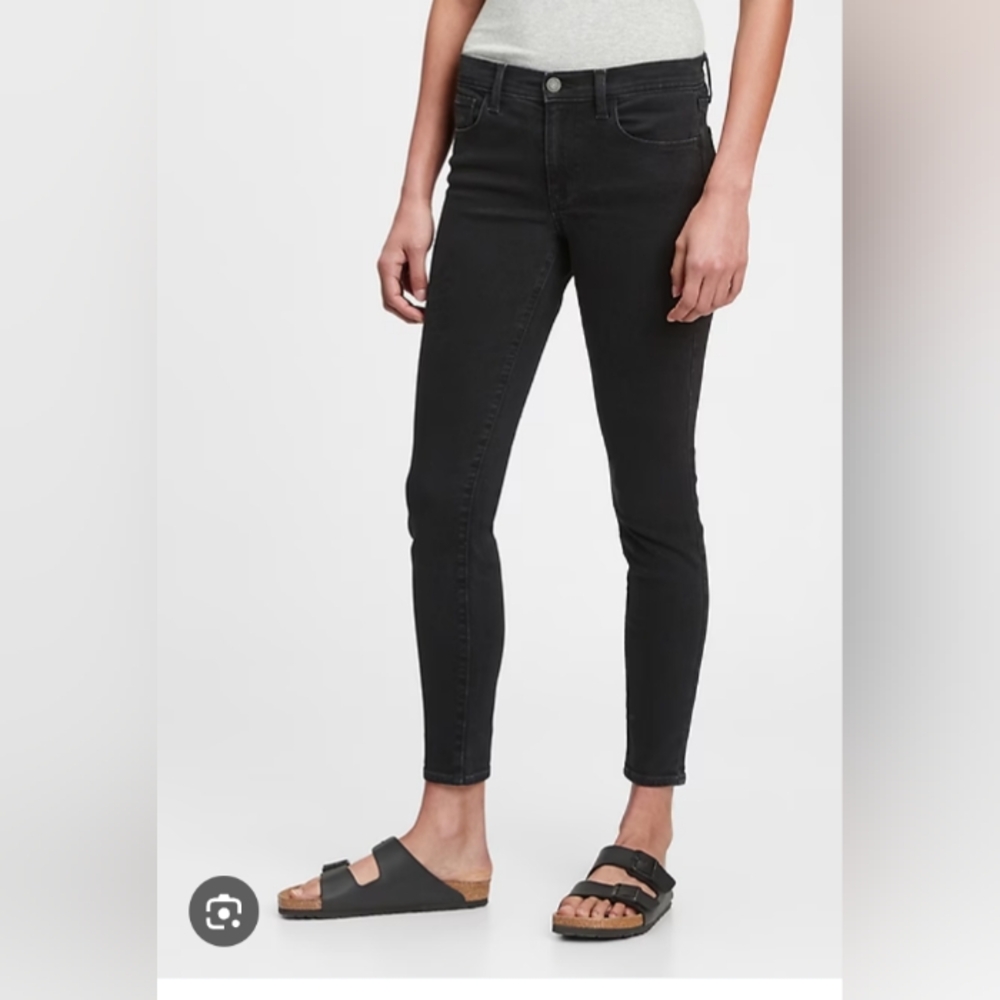 Gap, Mid Rise, Black Jeggings with Stretchy Fit and Tapered Leg, Size 31